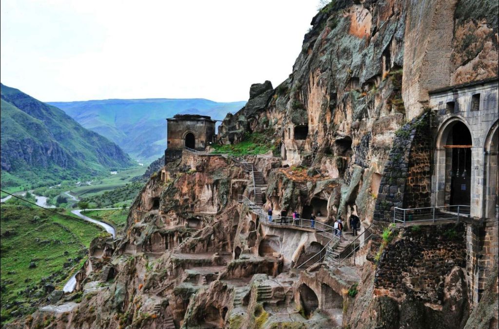 ერთდღიანი ტური სამცხე-ჯავახეთში .. ბორჯომი-მწვანე მონასტერი-რაბათი-ვარძია