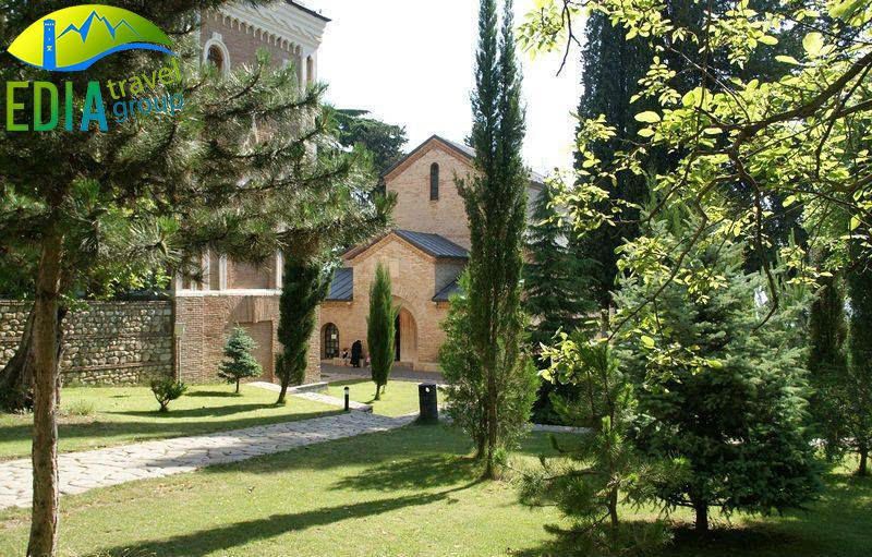 სიღნაღი - ლეგენდარული თავშესაფარი, წმინდანის მონასტერი, სასწაულმოქმედი წყარო . . . მსოფლიო ბრენდი " ჭაჭა " და ქიზიყის სავიზიტო ბარათი - ხაშლამა . .