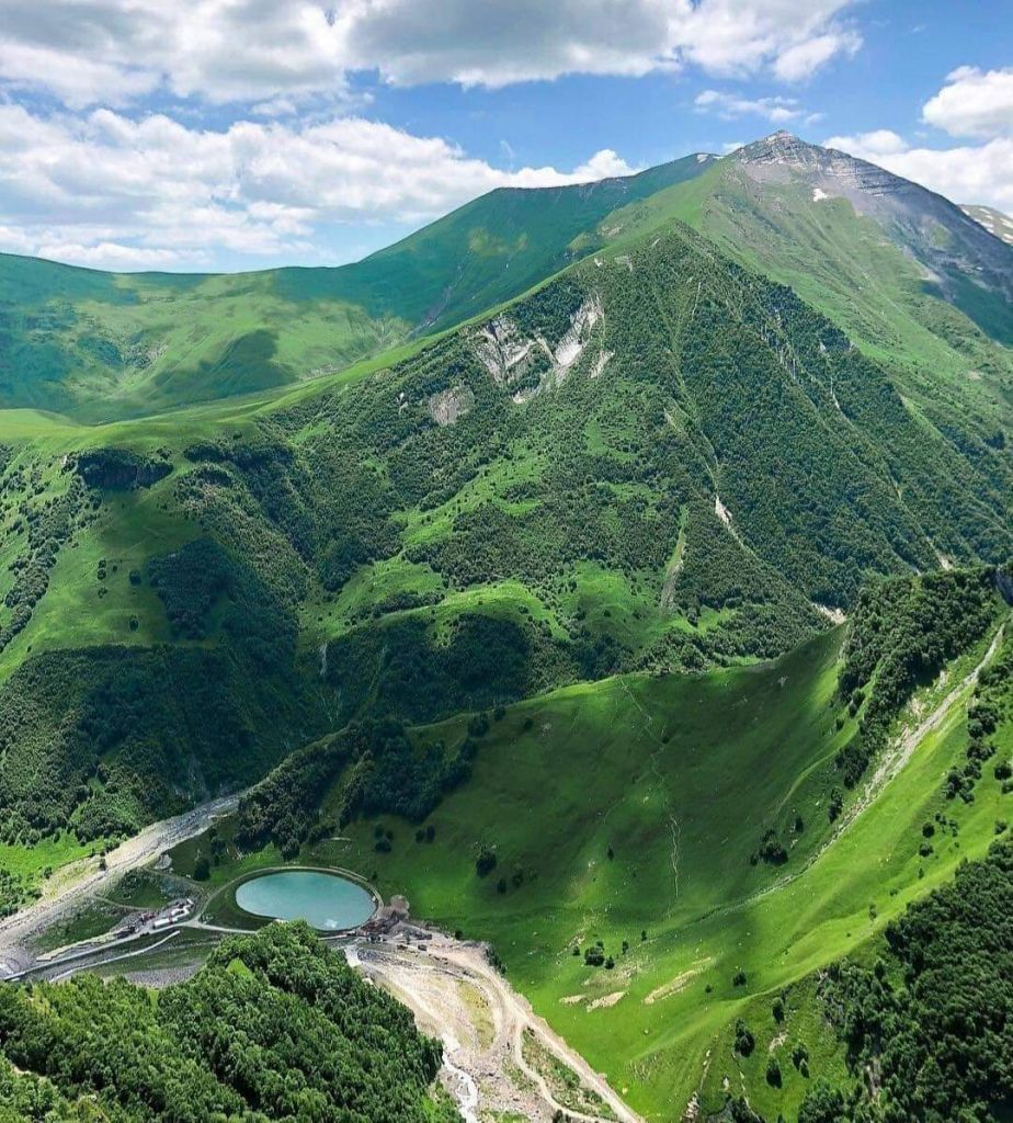 ერთდღიანი ტური ულამაზეს ყაზბეგში , თანხაში შედის გერგეთზე ასვლა-ჟინვალი-ანანური-ფასანაური-გუდაური...