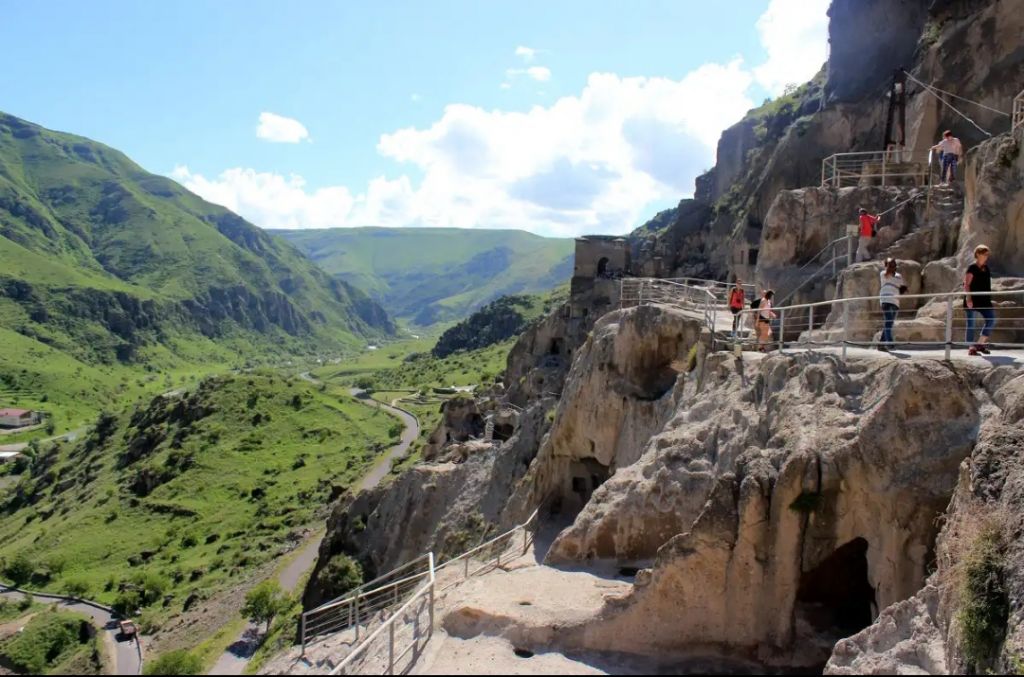 ერთდღიანი ტური სამცხე-ჯავახეთში .. ბორჯომი-მწვანე მონასტერი-რაბათი-ვარძია