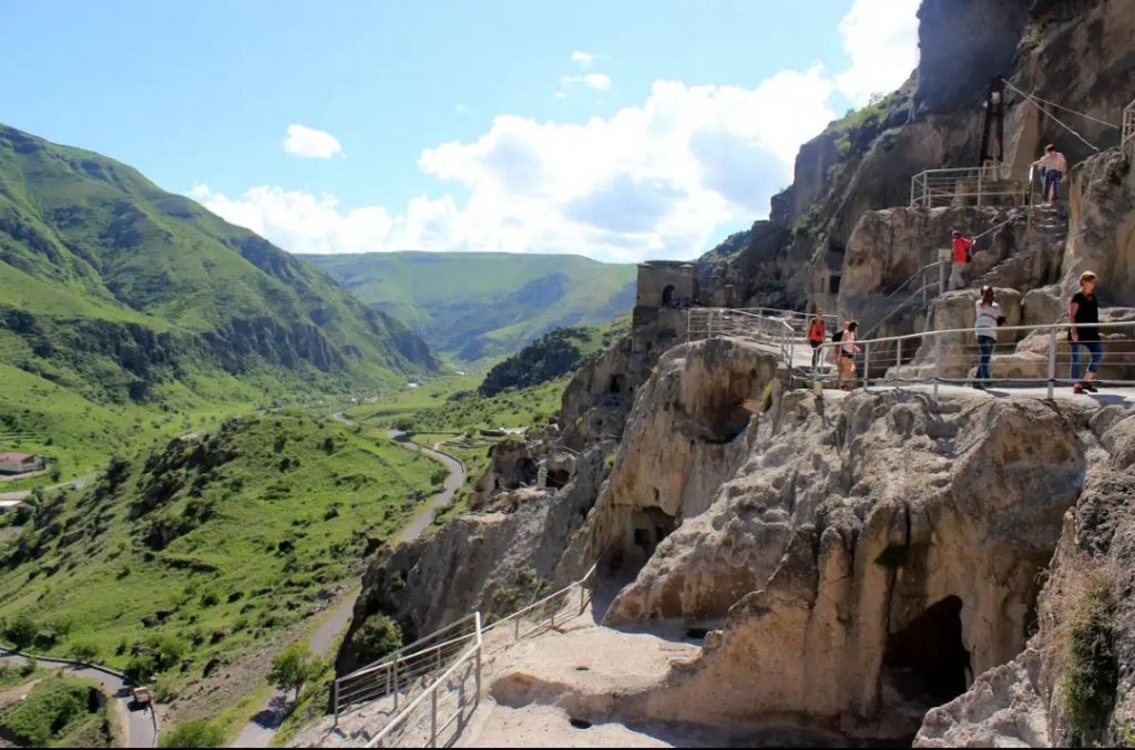 ერთდღიანი ტური სამცხე-ჯავახეთში .. ბორჯომი-მწვანე მონასტერი-რაბათი-ვარძია