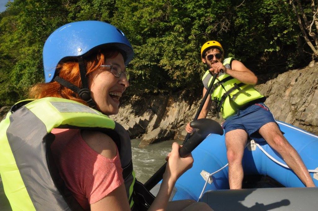 პიკნიკი მდინარე არაგვის პირას