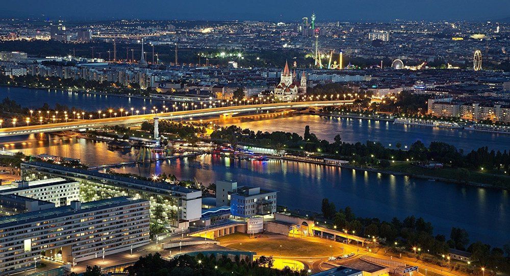 ვენა მსოფლიოს ერთ–ერთი ულამაზესი ქალაქია. მდიდარი ისტორიითა და უამრავი ღირშესანიშნაობით, განუმეორებელი სულითა და ტრადიციებით – ვენაში ყველა მოახერხებს რაიმე სათავისოს მოძებნას. რაიმე ისეთს, რაც ამ ქალაქში ხელმეორედ დაბრუნებას მოგანდომებთ.