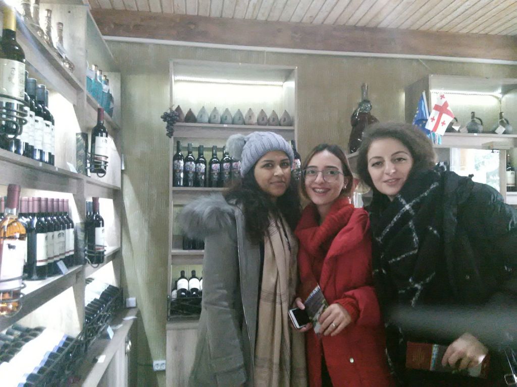 ღვინის ტური კახეთში : თელავი - წინანდელი - ახმეტა - ყვარელი : " მეღვინეობა ხარება " - კავკასიონის კლდეში ნაკვეთი ღვინის საცავი ...