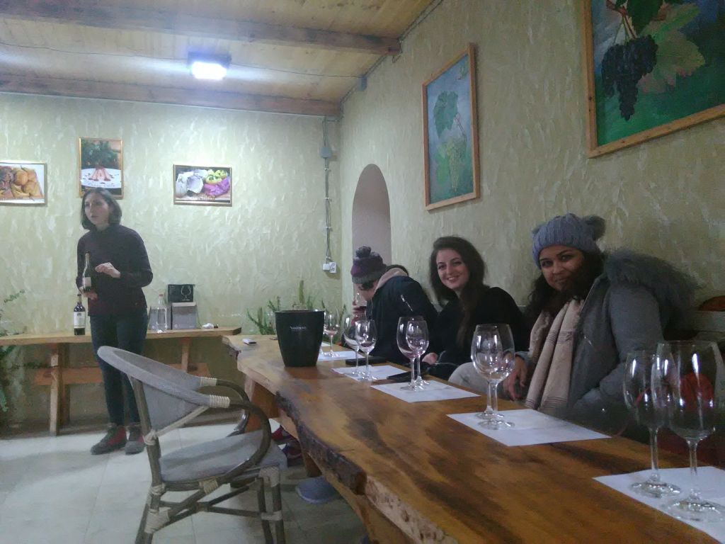 ღვინის  ტური  კახეთში  :  თელავი - წინანდელი - ახმეტა - ყვარელი  :   " მეღვინეობა  ხარება " - კავკასიონის კლდეში ნაკვეთი ღვინის საცავი ...