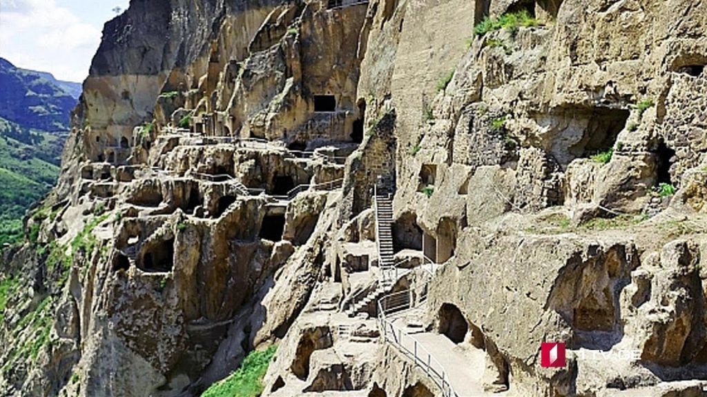 ერთდღიანი ტური : ვარძია, ვანის ქვაბები, ხერთვისის ციხე, რაბათი, მწვანე მონასტერი, ბორჯომი . . .