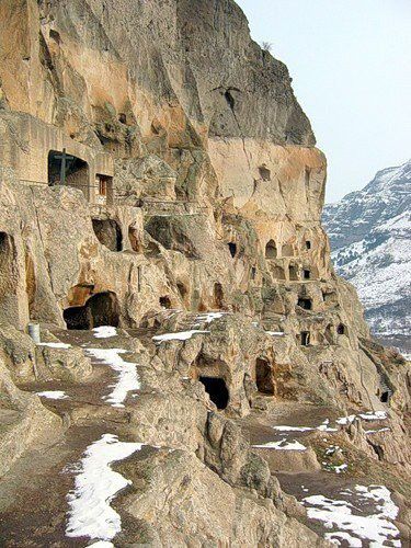 ერთდღიანი ტური : ვარძია, ვანის ქვაბები, ხერთვისის ციხე, რაბათი, მწვანე მონასტერი, ბორჯომი . . .