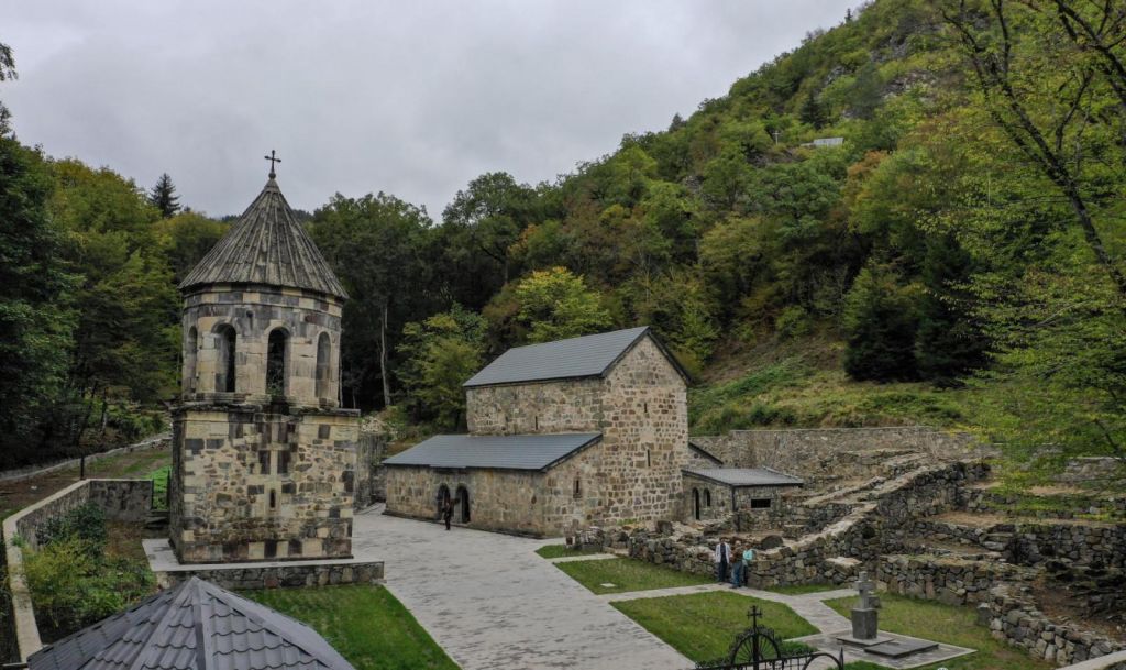 ერთდღიანი ტური : ვარძია, ვანის ქვაბები, ხერთვისის ციხე, რაბათი, მწვანე მონასტერი, ბორჯომი . . .