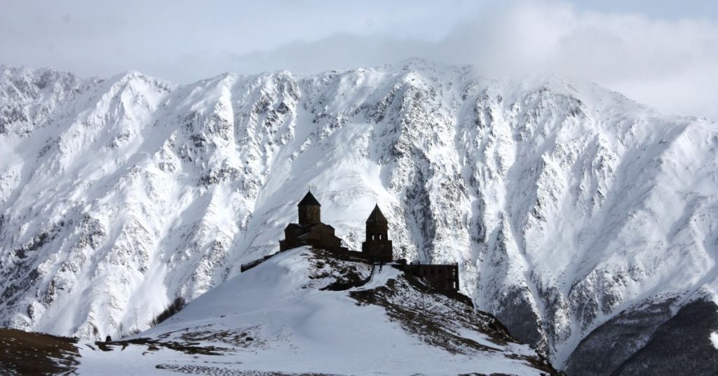 ტური ყაზბეგში: არაგვის ხეობა, ჟინვალის წყალსაცავი, ანანურის ციხე, მეგობრობის პანორამა, ვეძას წყლები, გერგეთის სამება