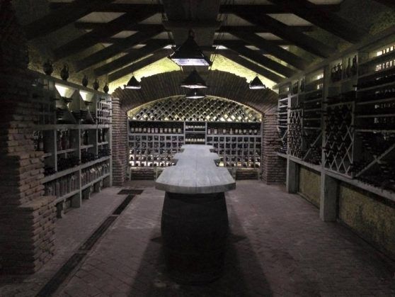 ღვინის  ტური  კახეთში  :  თელავი - წინანდელი - ახმეტა - ყვარელი  :   " მეღვინეობა  ხარება " - კავკასიონის კლდეში ნაკვეთი ღვინის საცავი ... უნიკალური   მუკუზანი . . . !