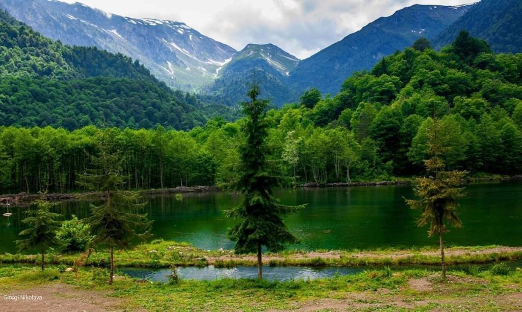 ლეჩხუმი: ცაგერი, ქულბაქის ტბები /  ივლისი
