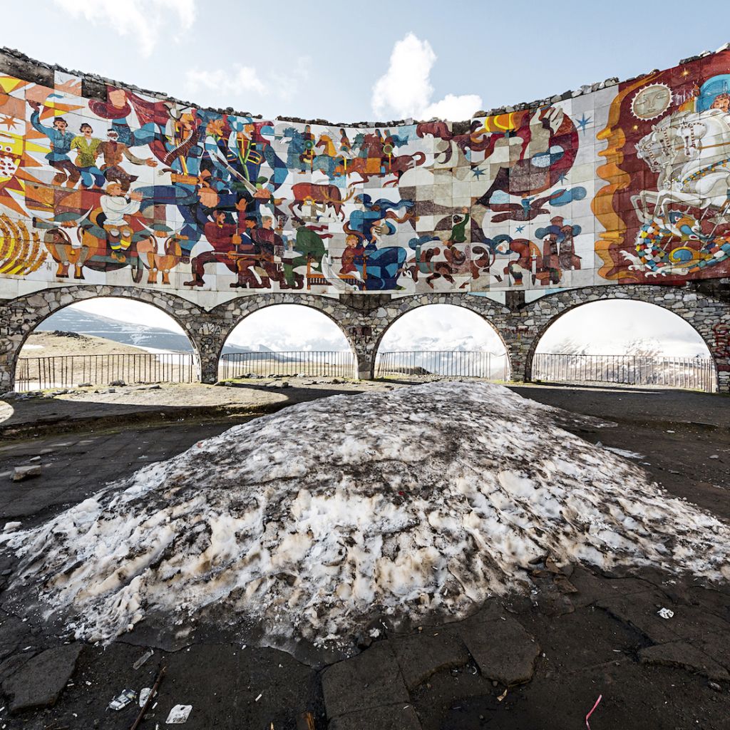 ტური ყაზბეგში : არაგვის ხეობა - ჟინვალის წყალსაცავი - ანანურის ციხე - გუდაური - პანორამა - რკინის მთა - ყაზბეგი - გერგეთზე ასვლა