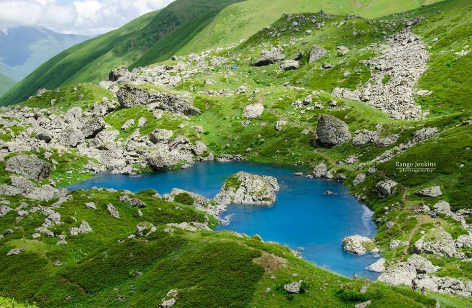 აბუდელაურების ფერადი ტბები ივლისს