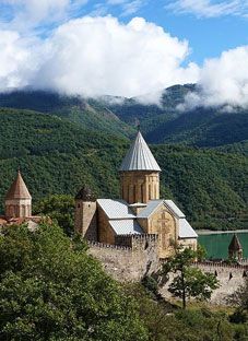 ტური ყაზბეგში : არაგვის ხეობა - ჟინვალის წყალსაცავი - ანანურის ციხე - გუდაური - პანორამა - რკინის მთა - ყაზბეგი - გერგეთზე ასვლა