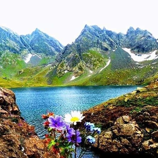 ხევსურეთი:აბუდელაურის ფერადი ტბები