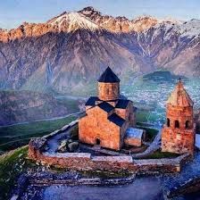 ტური ყაზბეგში: არაგვის ხეობა, ჟინვალის წყალსაცავი, ანანურის ციხე, მეგობრობის პანორამა, ვეძას წყლები, გერგეთის სამება