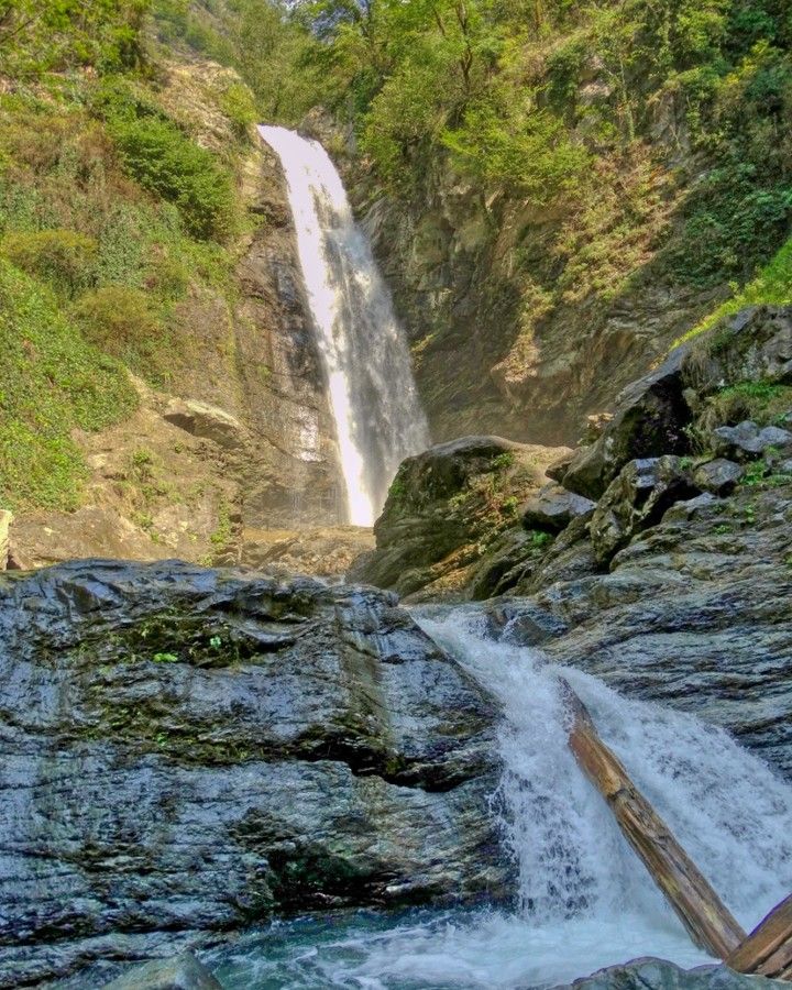 ტური ყაზბეგში: არაგვის ხეობა, ჟინვალის წყალსაცავი, ანანურის ციხე, მეგობრობის პანორამა, ვეძას წყლები, გერგეთის სამება
