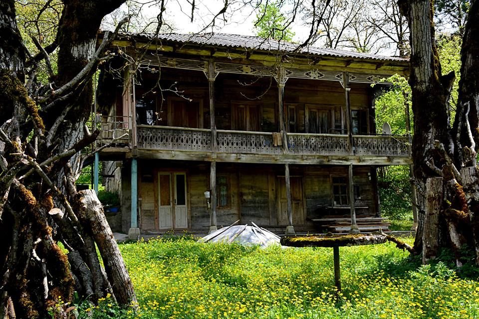 ხვამლის მთა და ლეჩხუმის ტაძრები