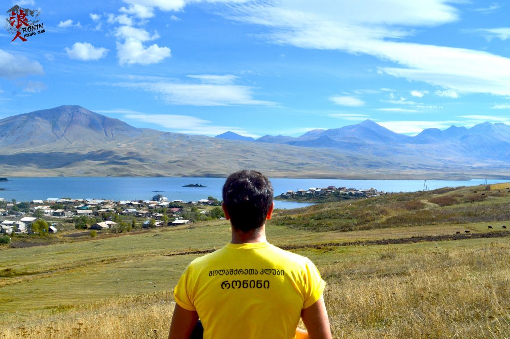 მოირონინე ტაბაწყურის ტბა ივლისს