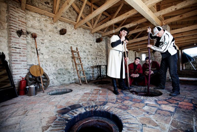 ღვინის ტური კახეთში -  " ქინძმარაული ",  " მუკუზანი ",  " რქაწითელი ", " წინანდალი ", " ქისი ქვევრი " . . . თელავი, წინანდალი, გრემი,ნეკრესი, ყვარელი. . .