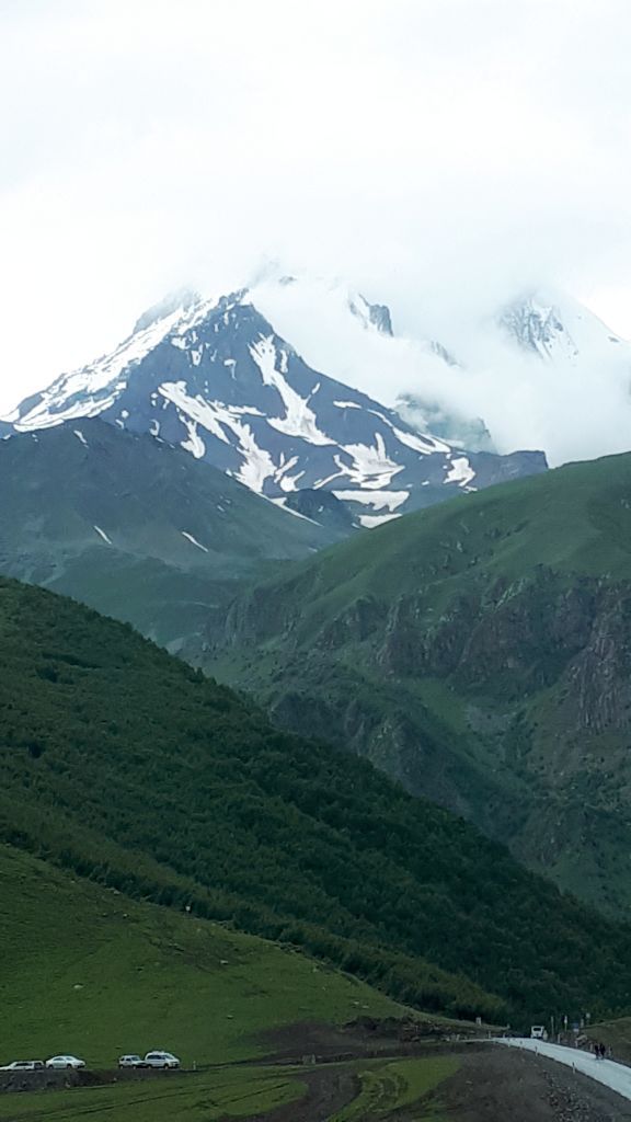 კვირას ივლისს ერთდღიანი ტური ყაზბეგში .( თანხაში შედის გერგეთზე ასვლა) დარჩა ადგილი.. ანანური-ჟინვალის წყალსაცავი-თეთრი და შავი არაგვი-გუდაურის პანორამა-რკინის მთა დარიალის ხეობა..პატრიარქის სახლი სნოში..