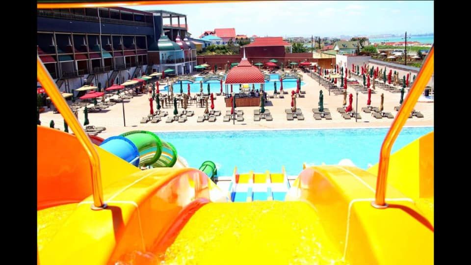 დასვენება ზღვისპირას ლ. დან - სასტუმრო აკვაპარკით ბაქოში