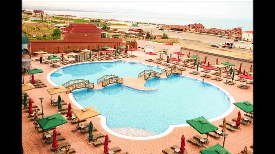 დასვენება ზღვისპირას ლ. დან - სასტუმრო აკვაპარკით ბაქოში