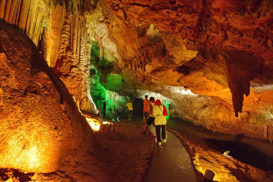 ტური იმერეთში - ბაგრატის ტაძარი, მოწამეთა მონასტერი, სათაფლიის მღვიმე, პრომეთეს მღვიმე, გელათი . . .