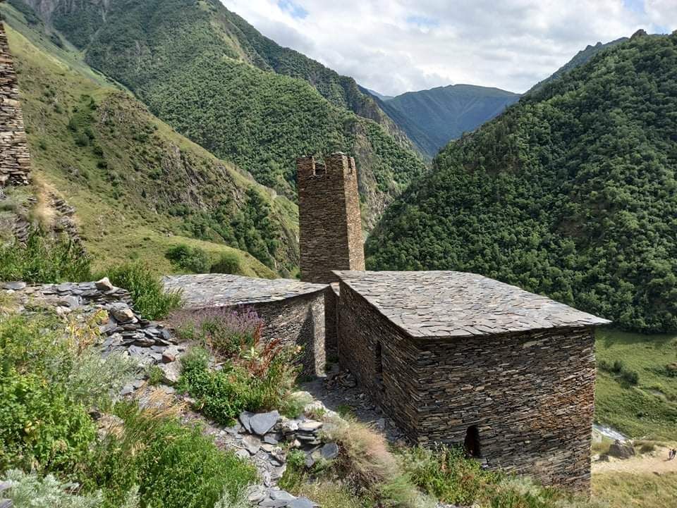 წლის ბოლო ტური შემოდგომა ხევსურეთში და ფშავში! ორ დღიანი ტური: შატილი, დათვისჯვარის უღელტეხილი, ლებაისკარის ციხეები, გუროს ნაწვეთარი, მუცო, თორღვას კოშკი, ანატორის აკლდამები, ჩარგალი ვაჟა-ფშაველას სახლ-მუზეუმი, კოპალას სალოცავი - ოქტომბერს!