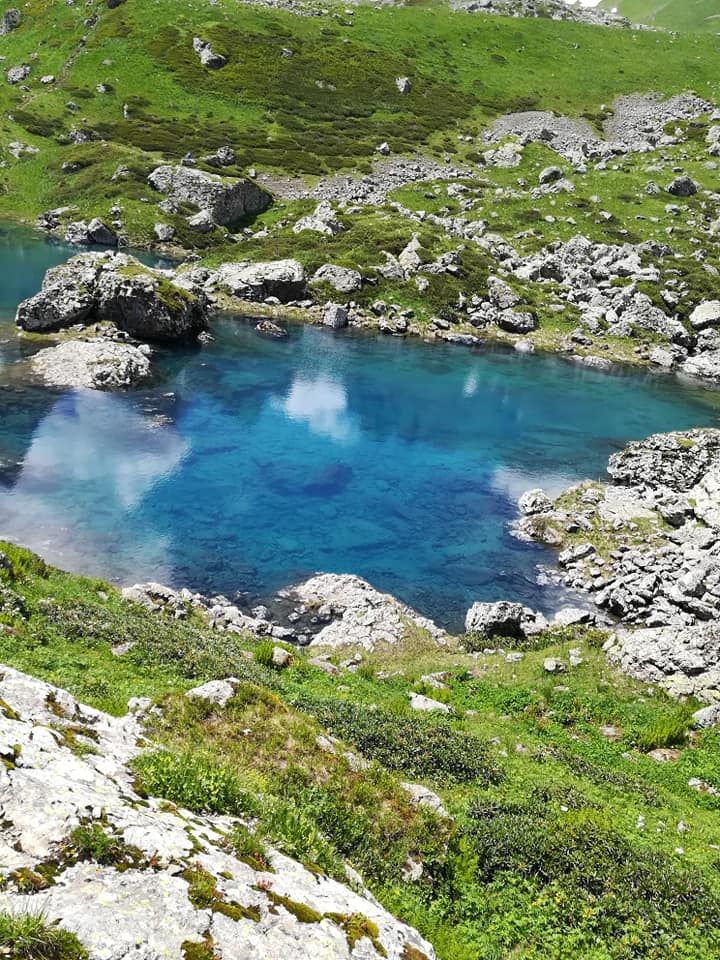 აბუდელაურების ფერადი ტბები  ივლისს (შაბათი)