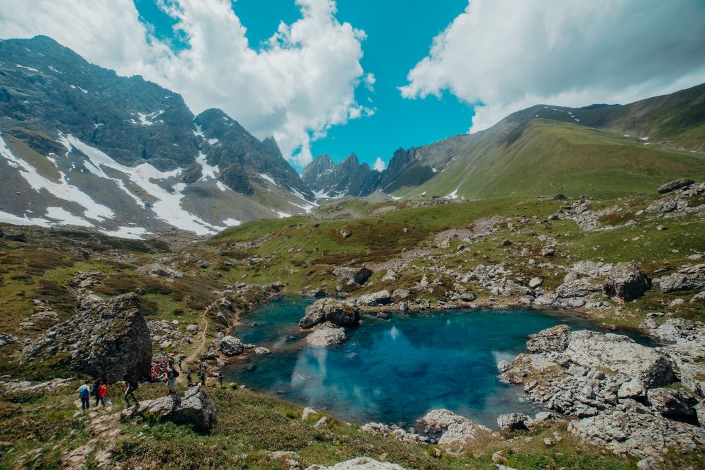 აბუდელაურების ფერადი ტბები ივლისს (შაბათი)