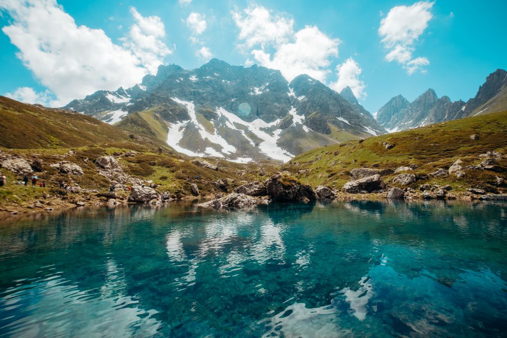 აბუდელაურების ფერადი ტბები  ივლისს (შაბათი)