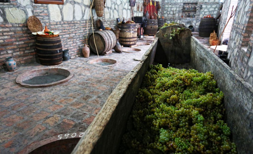 ღვინის  ტური  კახეთში :  ღვინის  დაყენება   8 000  წლისაა,  კახეთი  ღვინის  სამშობლოა !