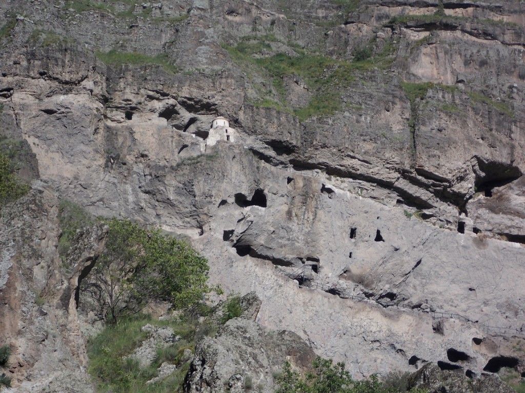 ერთდღიანი ტური : ვარძია, ვანის ქვაბები, ხერთვისის ციხე, რაბათი, მწვანე მონასტერი, ბორჯომი . . .