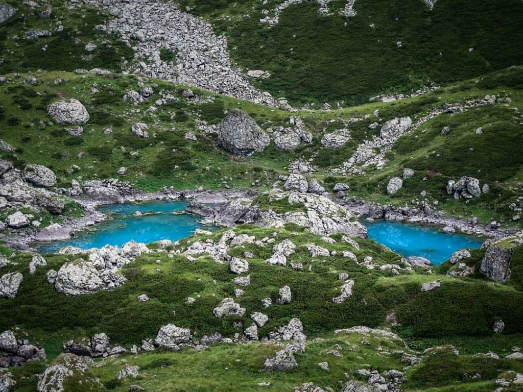 აბუდელაურის ფერადი ტბები