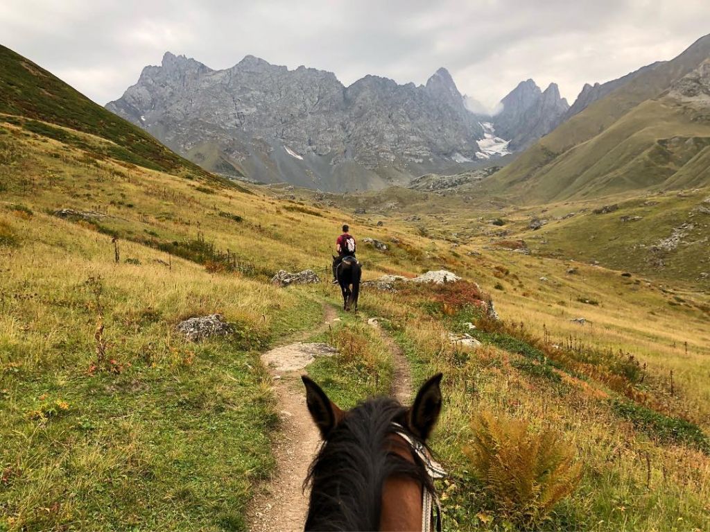 აბუდელაურის ფერადი ტბები