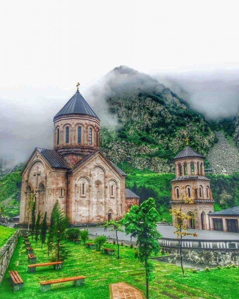 ერთდღიანი ულამაზესი ტური ყაზბეგში , (თანხაში შედის გერგეთზე ასვლა) ჟინვალის წყალსაცავი-ანანური-თეთრი და შავი არაგვი-გუდაურის პანორამა-რკინის მთა-დარიალის ხეობა-სოფელი სნო..