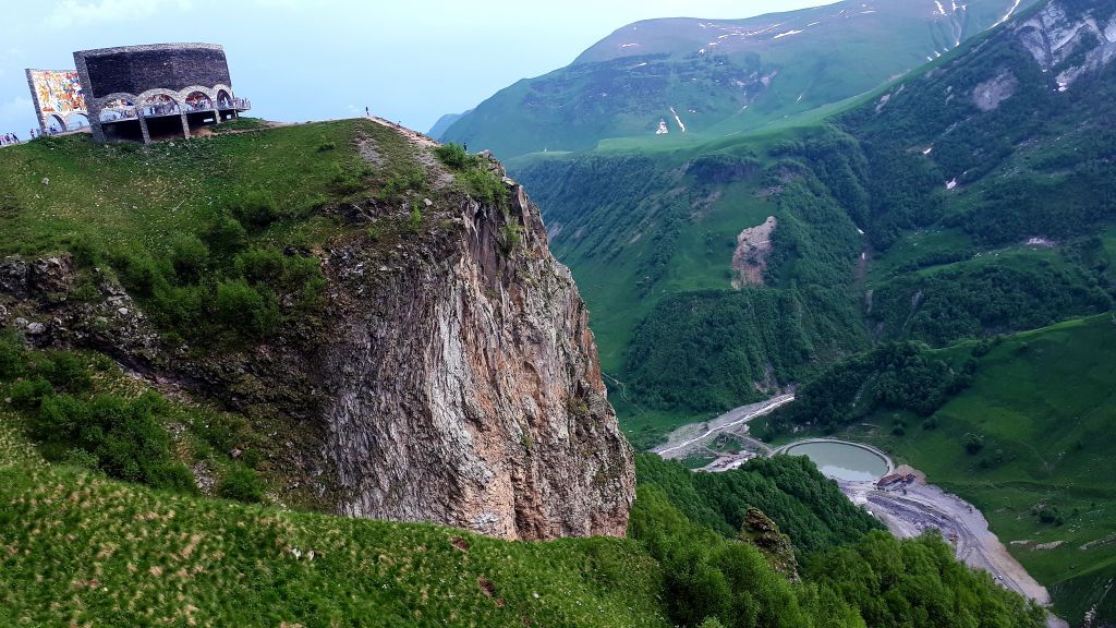 ერთდღიანი ტური ულამაზეს ყაზბეგში გერგეთზე ასვლით-ანანური-ფასანაური-გუდაური.....