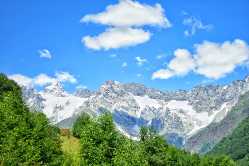 რაჭის დღიანი ტური :ქვემო და ზემო რაჭა - აგვისტო (საოჯახო სასტუმრო)