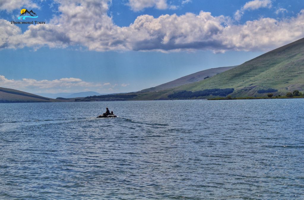 დღიანი ტური ტაბაწყურის ტბაზე (ბანაკი : ტბა,კოცონი,მუსიკა,ნავებით გასეირნება))