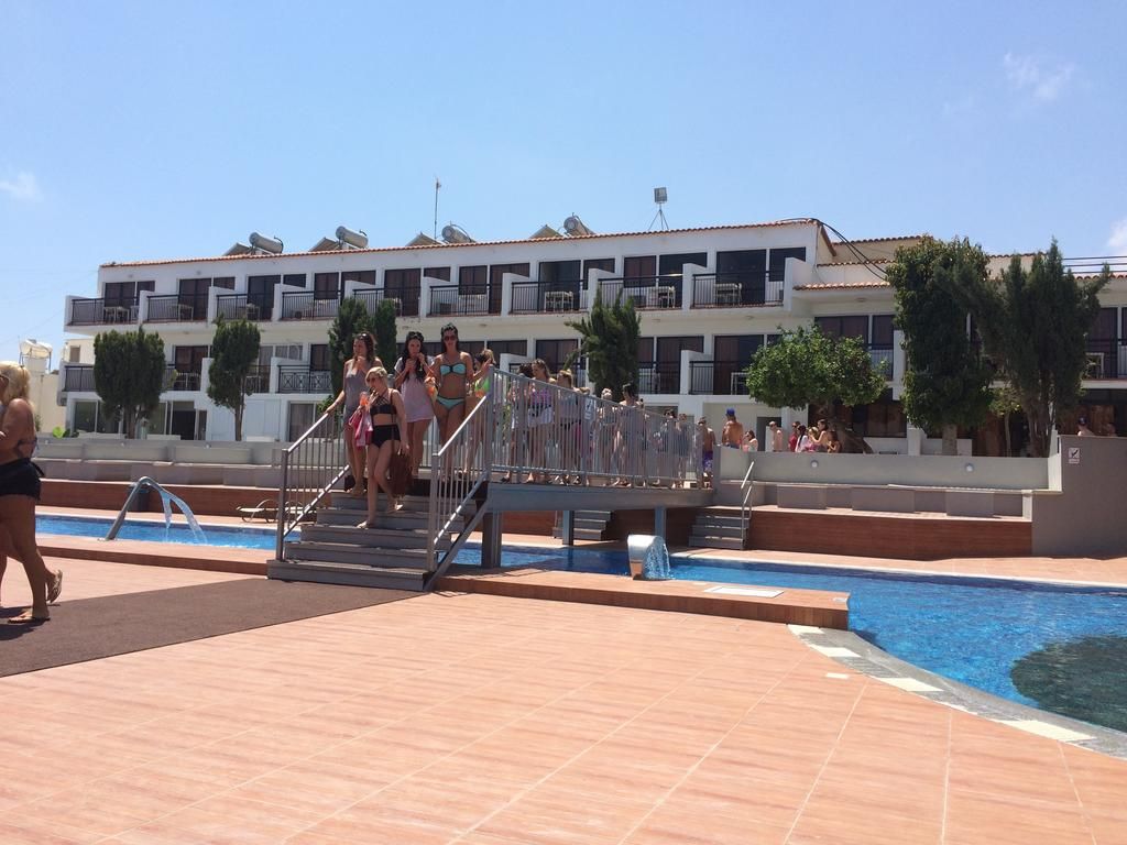 ღამე აია ნაპა