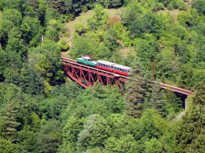 ბორჯომი, მწვანე მონასტერი, რაბათი, ხერთვისის ციხე, ვანის ქვაბები, ვარძია . . .