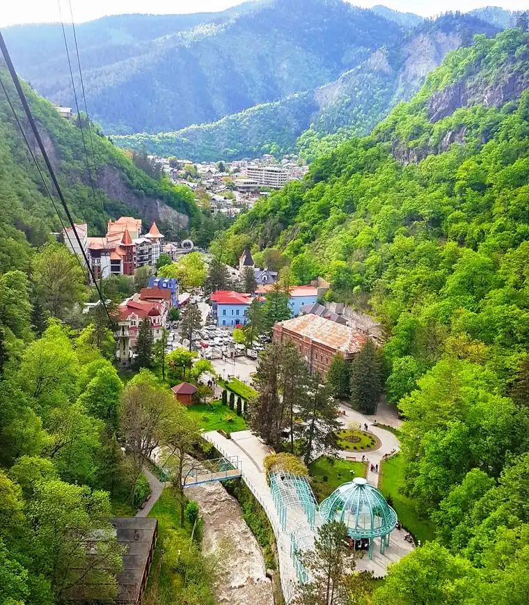 ბორჯომი, მწვანე მონასტერი, რაბათი, ხერთვისის ციხე, ვანის ქვაბები, ვარძია . . .