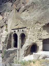 ვარძია, ვანის ქვაბები, ხერთვისის ციხე, რაბათი, მწვანე მონასტერი, ბორჯომი . . .