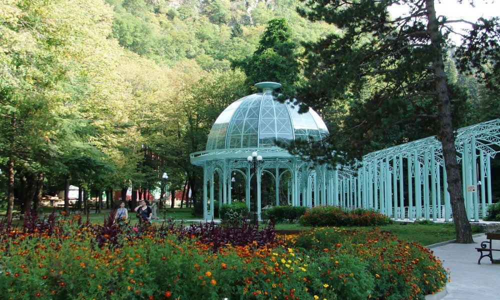 ვარძია, ვანის ქვაბები, ხერთვისის ციხე, რაბათი, მწვანე მონასტერი, ბორჯომი . . .