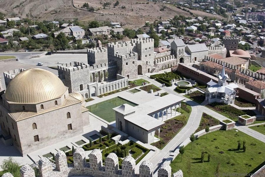 ვარძია, ვანის ქვაბები, ხერთვისის ციხე, რაბათი, მწვანე მონასტერი, ბორჯომი . . .