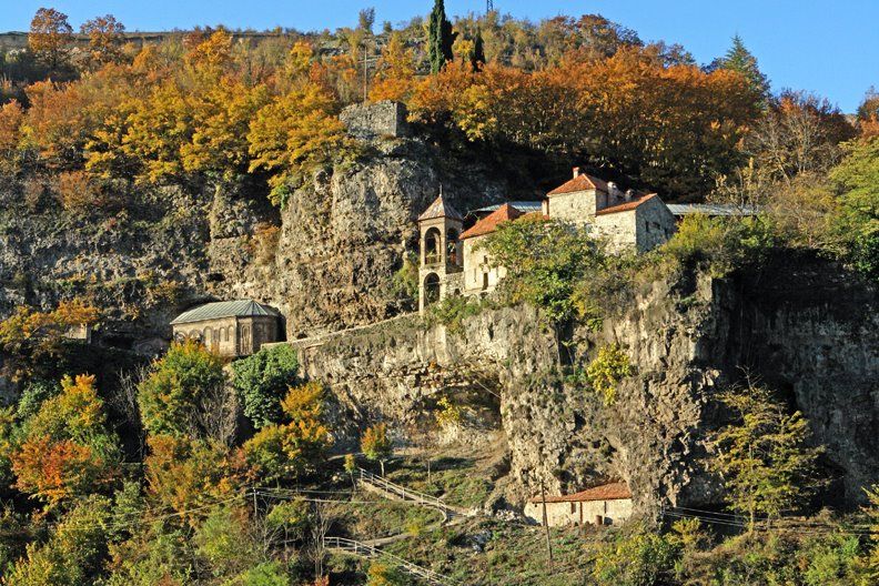 კაცხის სვეტი - სამცვერას ჩანჩქერი