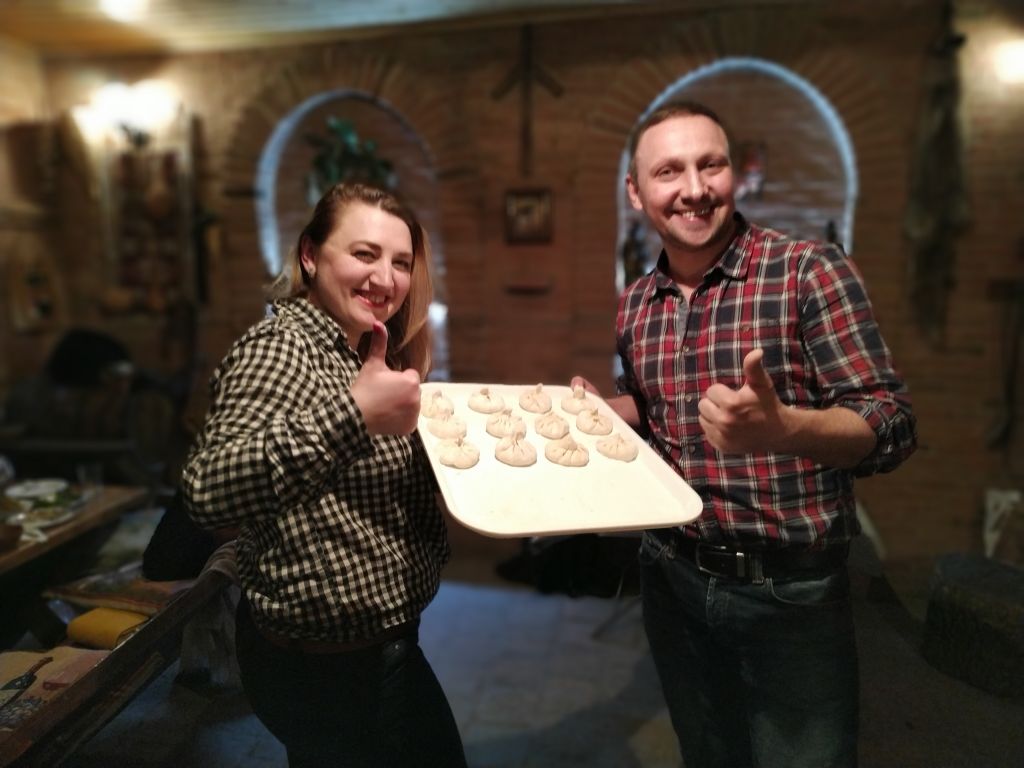 An amazing evening in a Georgian family with a khinkali and khachapuri workshop