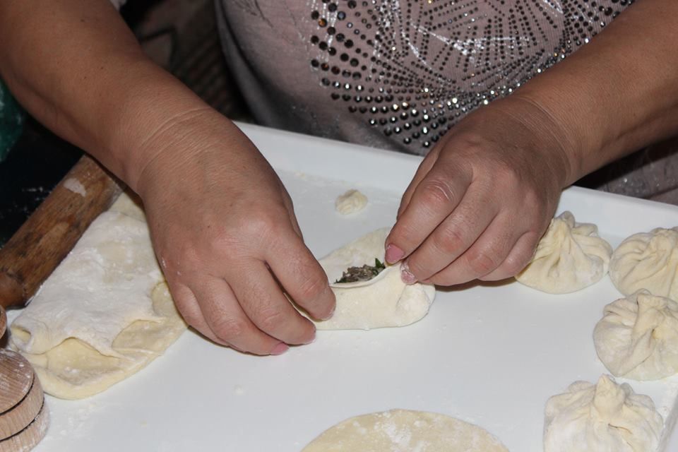 An amazing evening in a Georgian family with a khinkali and khachapuri workshop