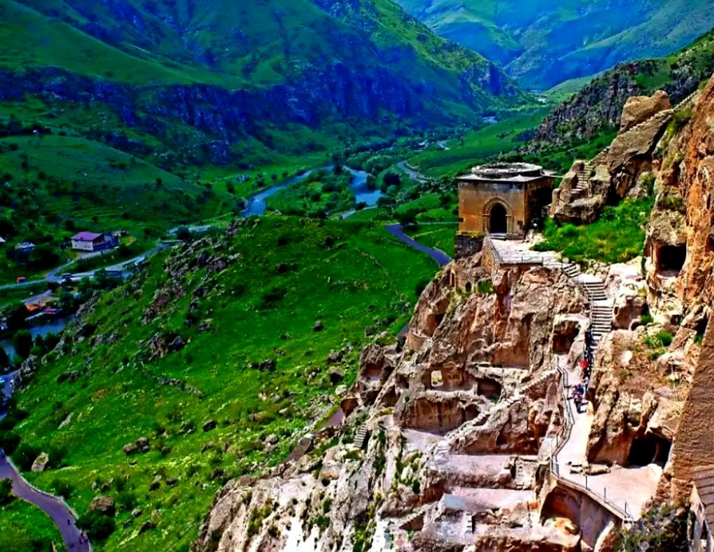 ერთდღიანი ტური სამცხე-ჯავახეთში .. ბორჯომი-მწვანე მონასტერი-რაბათი-ვარძია